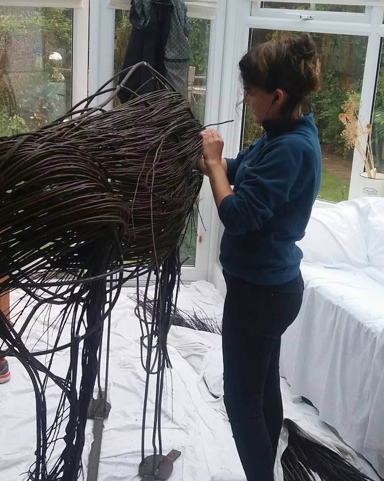 outdoor-sculptures-anna-and-the-willow-5